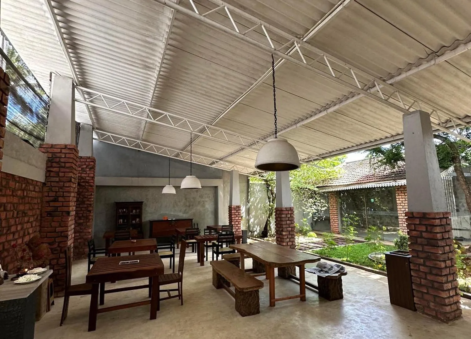 Hotel Lanka Bangla Inn Villas Restaurant & Travels Katunayaka