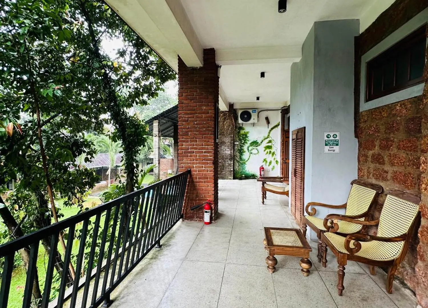 Hotel Lanka Bangla Inn Villas Restaurant & Travels Katunayaka