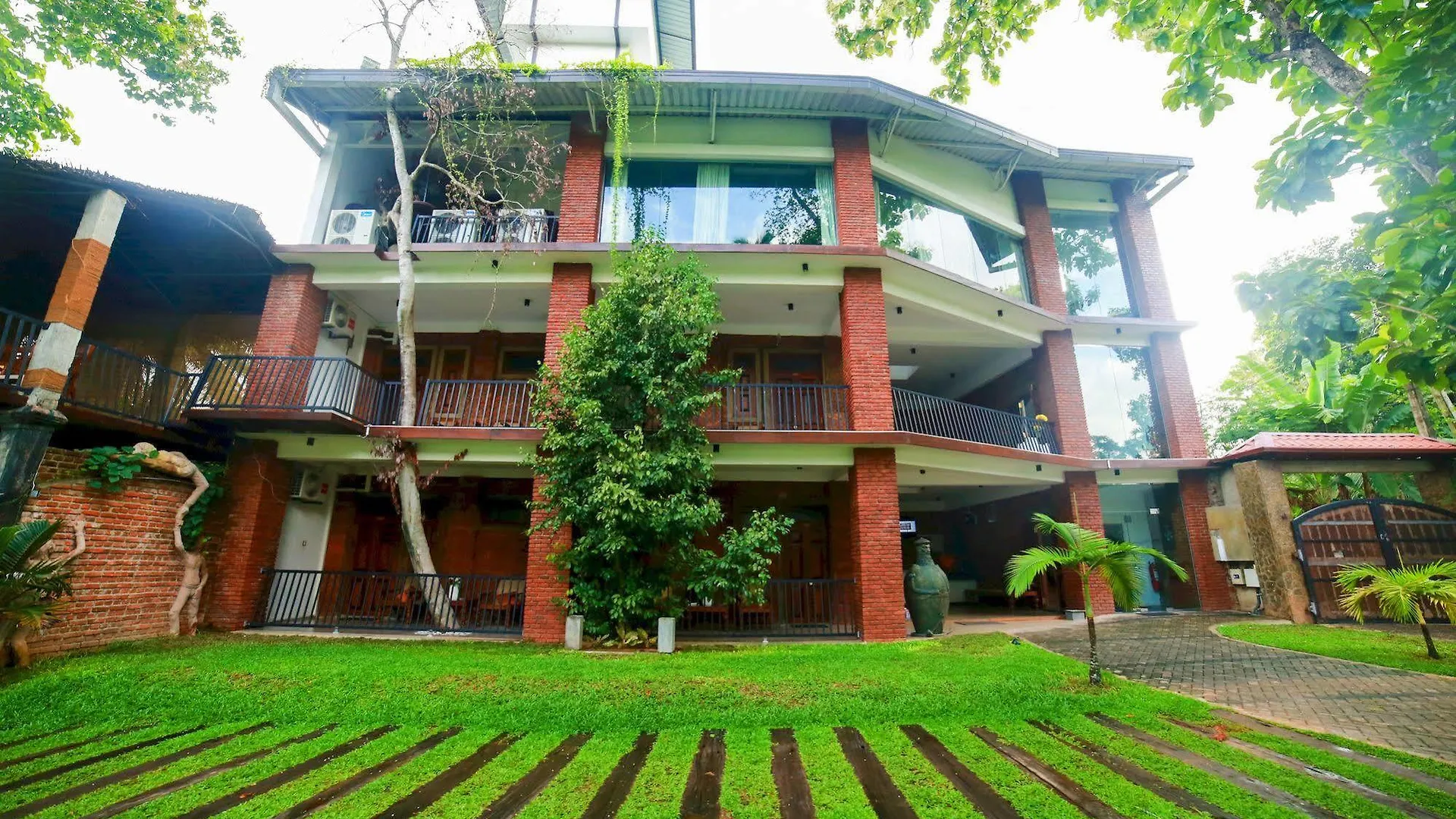 City Hub Hotel Katunayake 2*,  Sri Lanka